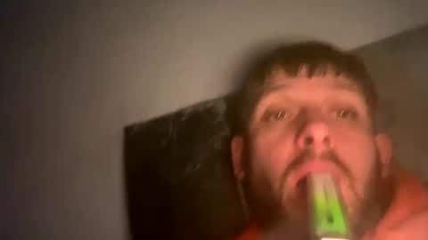 Snapshot of skuzzy25 chatting on March 4, 2025, 1:34 am skuzzy25 online show from March 4, 2025, 1:34 am