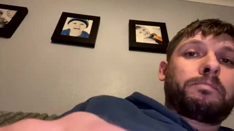 Snapshot of skuzzy25 chatting on March 7, 2025, 2:57 am skuzzy25 online show from March 7, 2025, 2:57 am