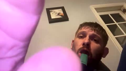 Snapshot of skuzzy25 chatting on May 7, 2026, 8:25 pm skuzzy25 online show from May 7, 2026, 8:25 pm
