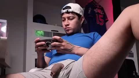 Snapshot of sky_wild chatting on August 4, 2026, 9:28 pm sky_wild online show from August 4, 2026, 9:28 pm