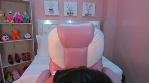 Snapshot of sky_winter chatting on April 19, 2026, 6:10 pm S O F I online show from April 19, 2026, 6:10 pm