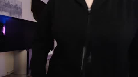 SKYLE   online show from December 3, 2024, 10:40 pm