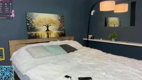 Skye online show from October 3, 2025, 6:49 pm