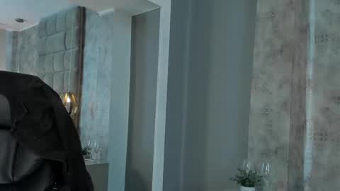 Snapshot of skyjunne chatting on December 21, 2025, 5:42 pm Sky June online show from December 21, 2025, 5:42 pm