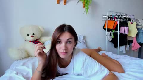 Skylar online show from September 15, 2025, 8:58 am