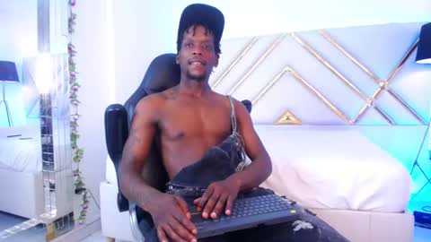 Snapshot of skylerbigxxx chatting on October 28, 2025, 4:49 am SKYLERBIGXXX online show from October 28, 2025, 4:49 am