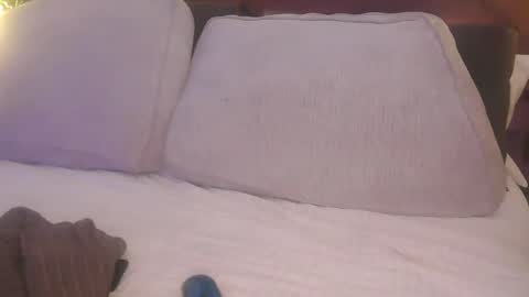 skyonetoo3 online show from September 17, 2025, 7:15 pm