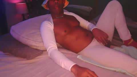 skyonetoo3 online show from November 18, 2025, 2:28 am