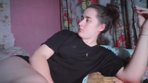 skyressie333 online show from December 1, 2024, 5:24 pm