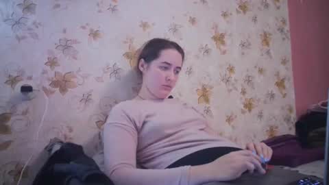skyressie333 online show from December 15, 2024, 4:15 pm