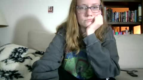 Snapshot of skywinters chatting on April 5, 2026, 2:31 am Sky Winters online show from April 5, 2026, 2:31 am