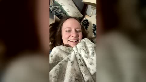 Snapshot of skywinters chatting on April 9, 2026, 9:58 am Sky Winters online show from April 9, 2026, 9:58 am