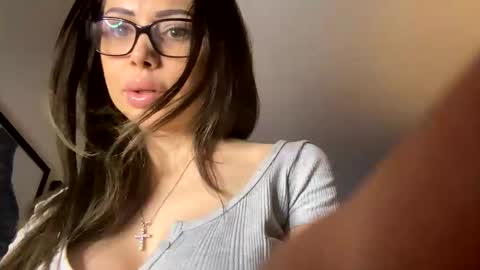 Snapshot of slavicdoll25 chatting on October 24, 2025, 3:52 pm Slavicdoll online show from October 24, 2025, 3:52 pm
