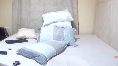slender_sweetbabe online show from June 21, 2026, 11:02 am
