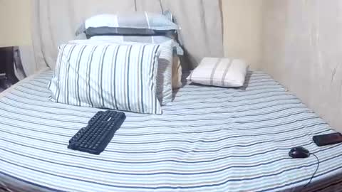 slender_sweetbabe online show from June 24, 2026, 11:31 am