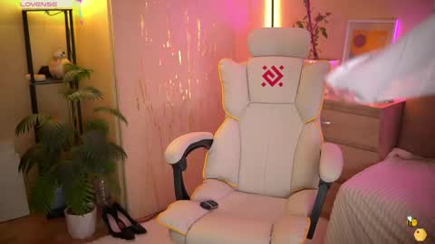 Elise  165cm 50kg online show from April 19, 2026, 5:12 pm