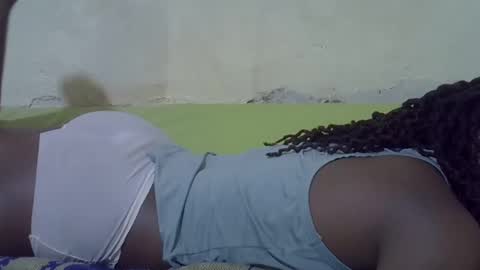 Snapshot of slim_girl3 chatting on March 5, 2025, 10:00 am slim_girl3 online show from March 5, 2025, 10:00 am