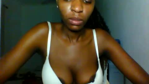 Snapshot of slimandthick1 chatting on March 6, 2026, 12:40 am slimandthick1 online show from March 6, 2026, 12:40 am