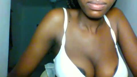 Snapshot of slimandthick1 chatting on March 8, 2026, 5:06 pm slimandthick1 online show from March 8, 2026, 5:06 pm