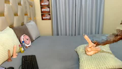 Snapshot of slimqueenbae chatting on July 19, 2026, 12:09 pm slimqueenbae online show from July 19, 2026, 12:09 pm