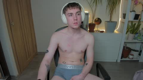 Mila online show from January 19, 2025, 4:25 pm