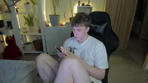 Mila online show from February 10, 2025, 1:55 pm