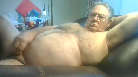 slippery_duck online show from January 26, 2025, 2:19 pm