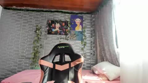 slone03 online show from October 21, 2025, 7:03 pm