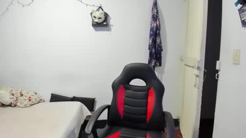 slone03 online show from December 3, 2025, 11:47 pm