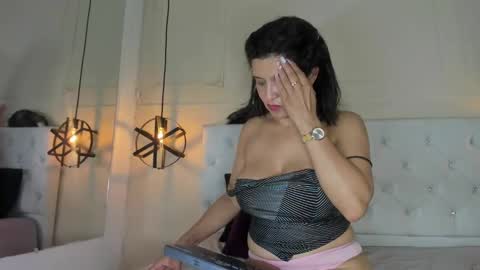 Luna online show from February 24, 2025, 7:52 pm