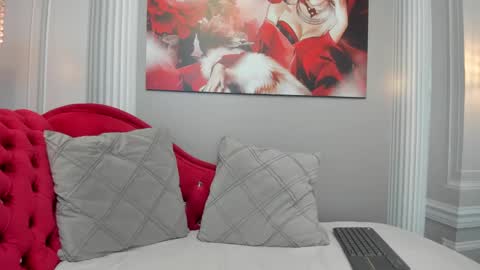 Snapshot of slut_milf4u chatting on February 5, 2025, 12:17 pm Paola online show from February 5, 2025, 12:17 pm