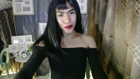 Snapshot of slutqueen_raz chatting on December 28, 2024, 5:46 pm Raz online show from December 28, 2024, 5:46 pm