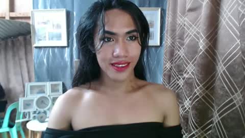 Snapshot of slutqueen_raz chatting on December 29, 2024, 1:34 am Raz online show from December 29, 2024, 1:34 am