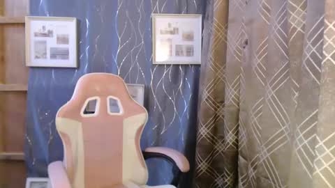 Snapshot of slutqueen_raz chatting on March 7, 2025, 7:08 am Raz online show from March 7, 2025, 7:08 am