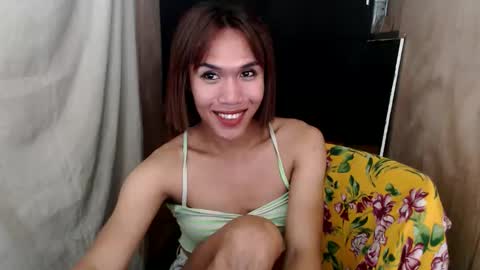 Snapshot of slutqueen_raz chatting on September 16, 2025, 5:14 pm Raz online show from September 16, 2025, 5:14 pm