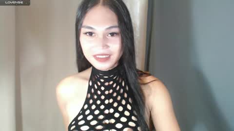 sluttycent online show from April 27, 2026, 5:16 am