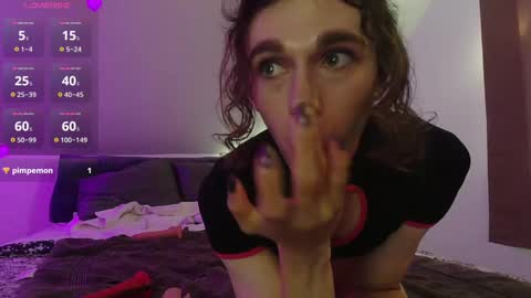 Snapshot of sluttyhorrorparty chatting on September 17, 2025, 8:10 pm Natsu online show from September 17, 2025, 8:10 pm