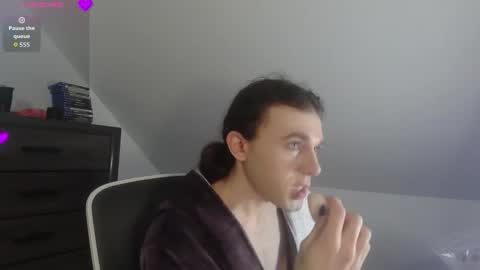 Natsu online show from February 5, 2026, 6:23 pm