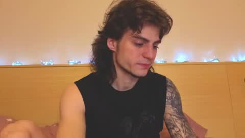 Snapshot of sly_gus chatting on April 19, 2026, 7:16 pm Gus online show from April 19, 2026, 7:16 pm