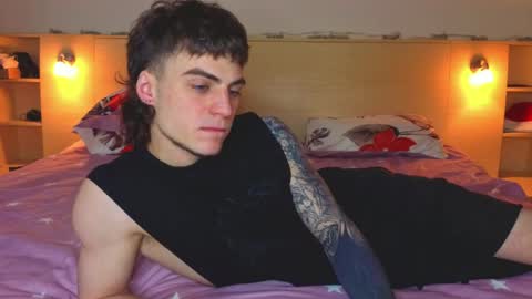 Snapshot of sly_gus chatting on May 1, 2026, 12:54 pm Gus online show from May 1, 2026, 12:54 pm