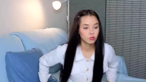 Lily online show from September 10, 2025, 1:11 pm