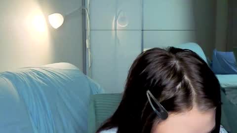 Lily online show from September 19, 2025, 1:45 pm