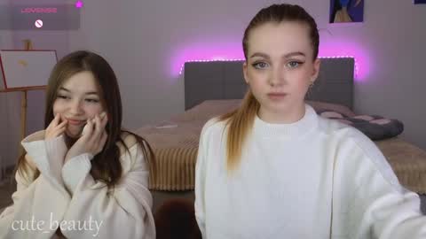 Snapshot of small_blondee chatting on January 4, 2025, 6:19 am Emily online show from January 4, 2025, 6:19 am