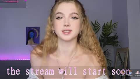 Snapshot of small_blondee chatting on January 6, 2025, 3:31 am Emily online show from January 6, 2025, 3:31 am