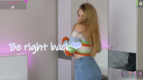 Snapshot of small_blondee chatting on January 26, 2025, 12:05 am Emily online show from January 26, 2025, 12:05 am