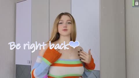 Snapshot of small_blondee chatting on January 28, 2025, 1:27 pm Emily online show from January 28, 2025, 1:27 pm