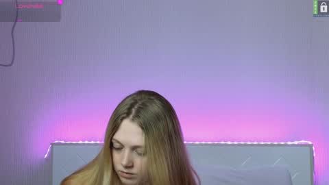 Snapshot of small_blondee chatting on February 4, 2025, 8:28 pm Emily online show from February 4, 2025, 8:28 pm