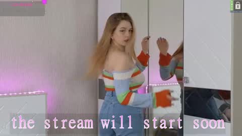 Snapshot of small_blondee chatting on February 23, 2025, 1:02 am Emily online show from February 23, 2025, 1:02 am