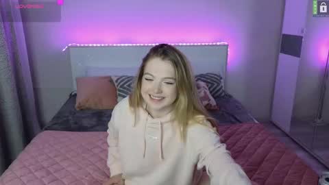 Snapshot of small_blondee chatting on March 3, 2025, 6:55 pm Emily online show from March 3, 2025, 6:55 pm