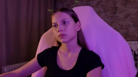 Snapshot of small_emma0 chatting on February 20, 2026, 9:04 pm Emma online show from February 20, 2026, 9:04 pm